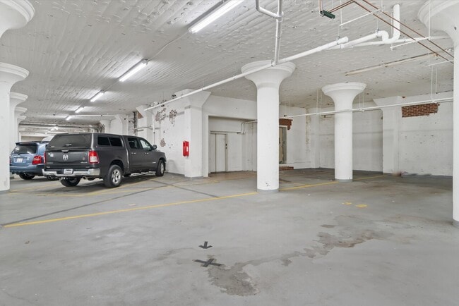 Building Photo - 101 N Chestnut St Apt 3