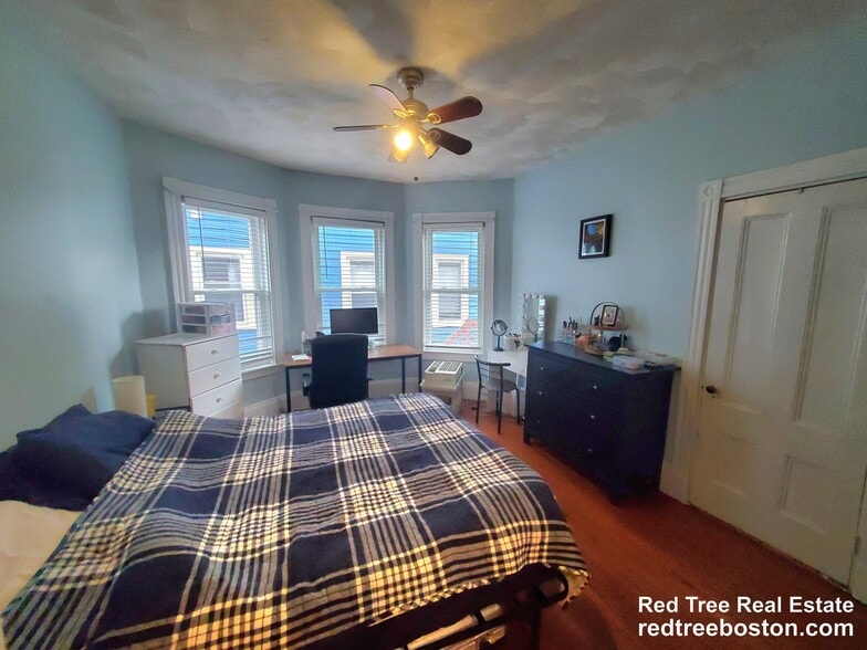 Building Photo - 72 Marshall St