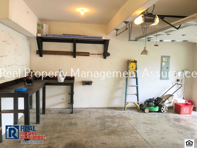 Building Photo - 17672 SW Robert Ln