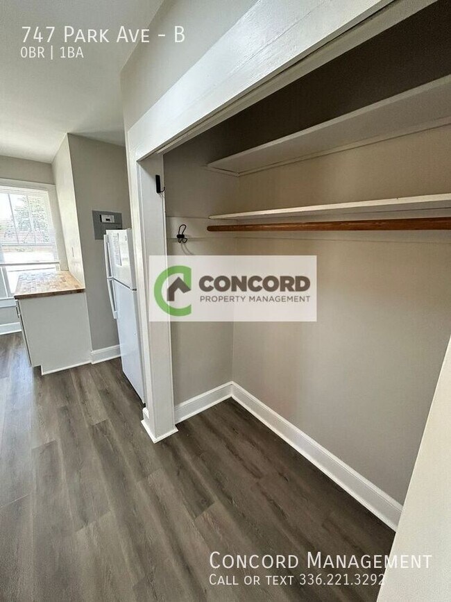 Building Photo - 747 Park Ave