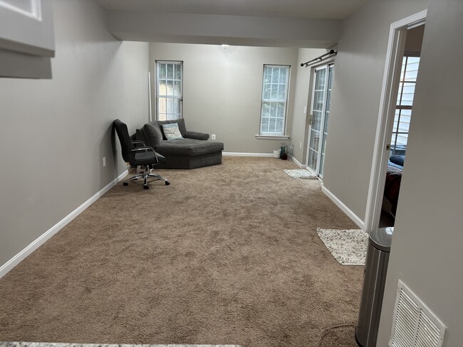 Building Photo - 2507 Oak Tree Ln