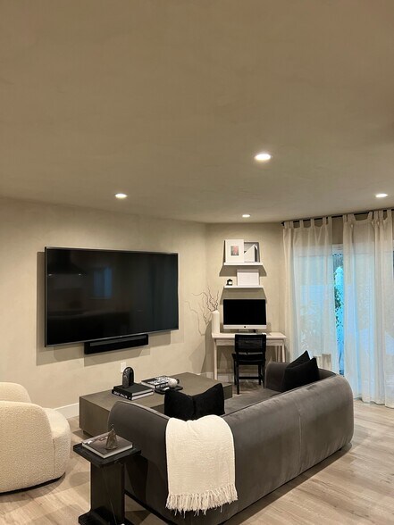 Building Photo - 150 S Wetherly Dr