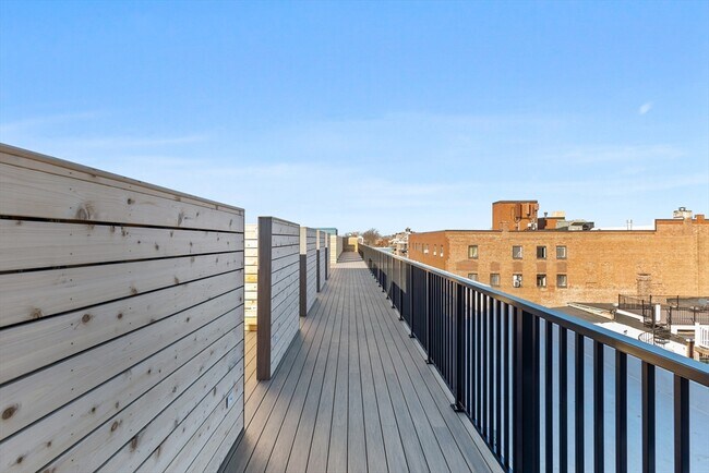 Building Photo - 301 Border St