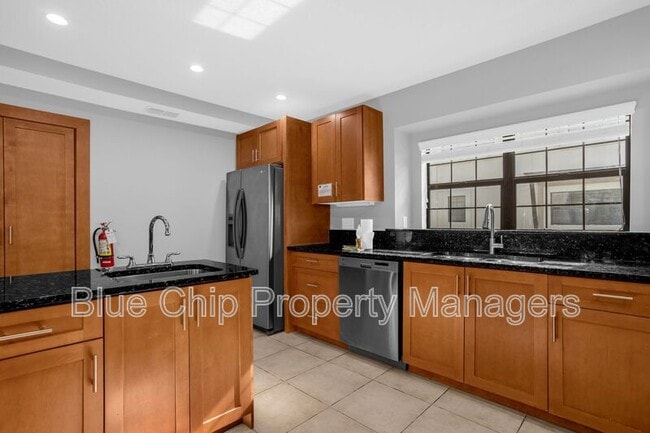Building Photo - 14518 Damai Ln