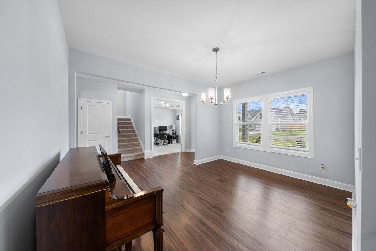 Building Photo - 74 W Weatherbee Wy