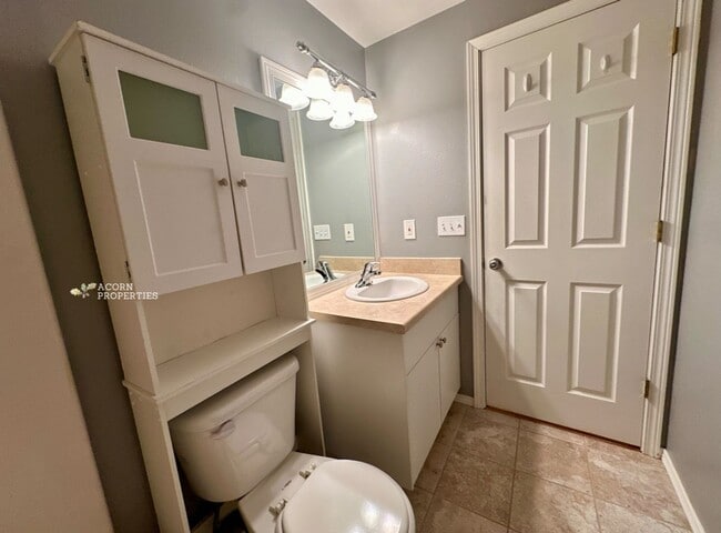 Building Photo - 537 NE Ellis Way