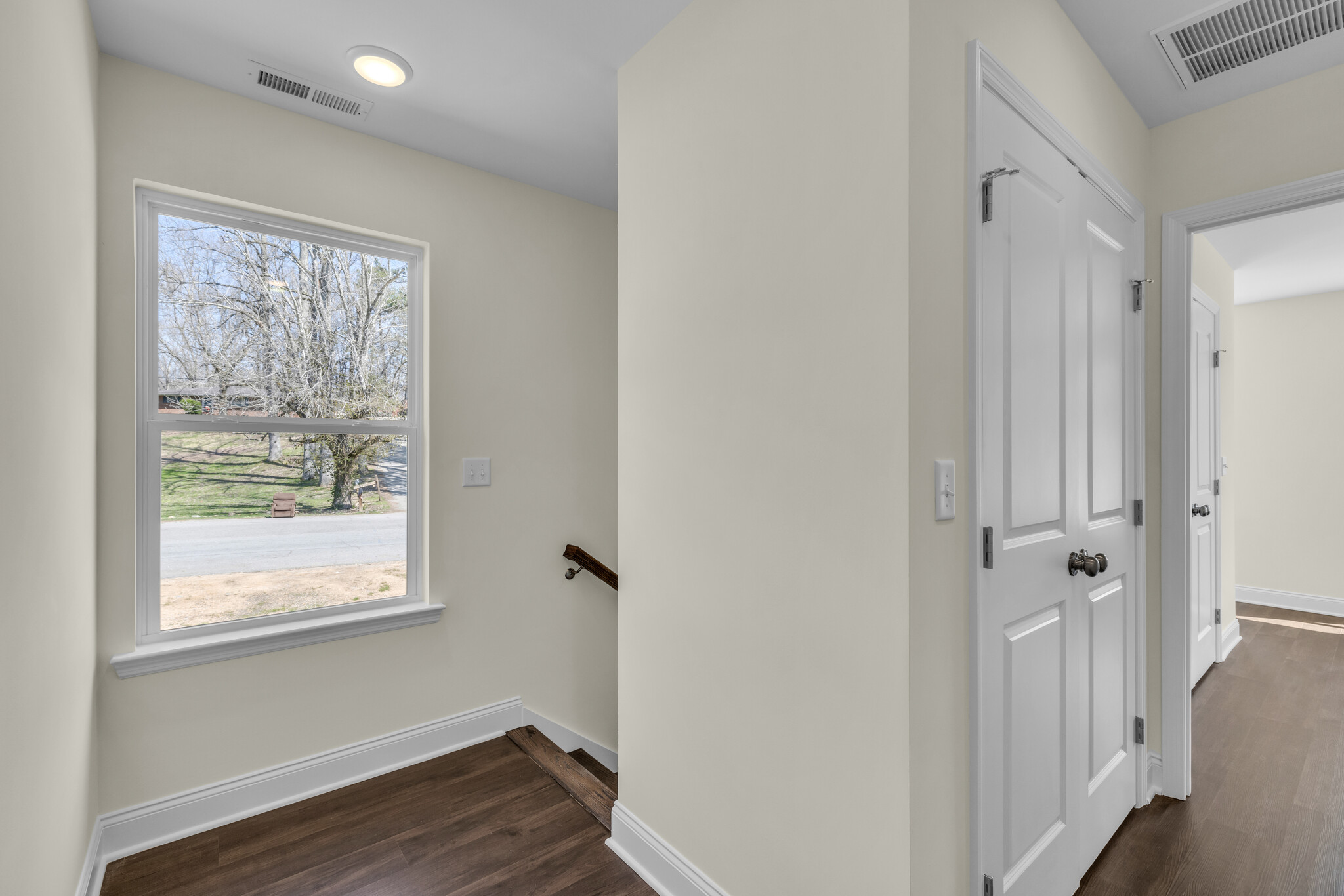 Building Photo - 5550 Stream Ln