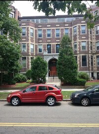 Building Photo - 390 Riverway