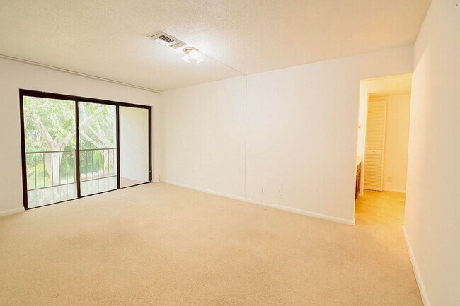 Building Photo - 1739 Embassy Dr