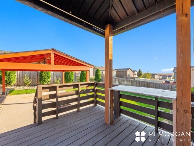 Building Photo - 3 Bedroom , 2 Bathroom House - Available I...