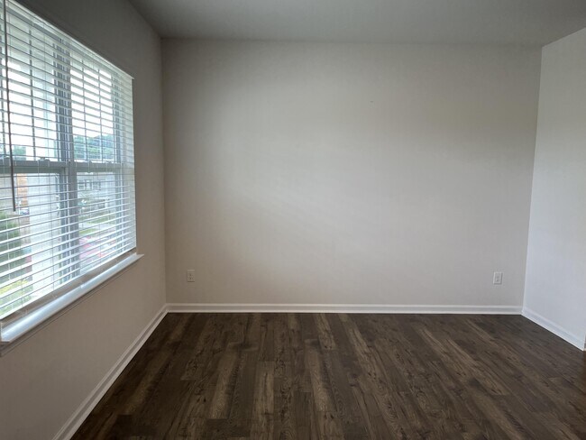 Building Photo - 118 Marathon Ln