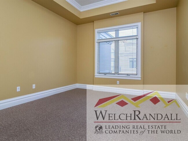 Building Photo - Spacious 2-Bedroom Condo in Prime Downtown...