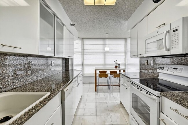 Building Photo - 3400 NE 192 St