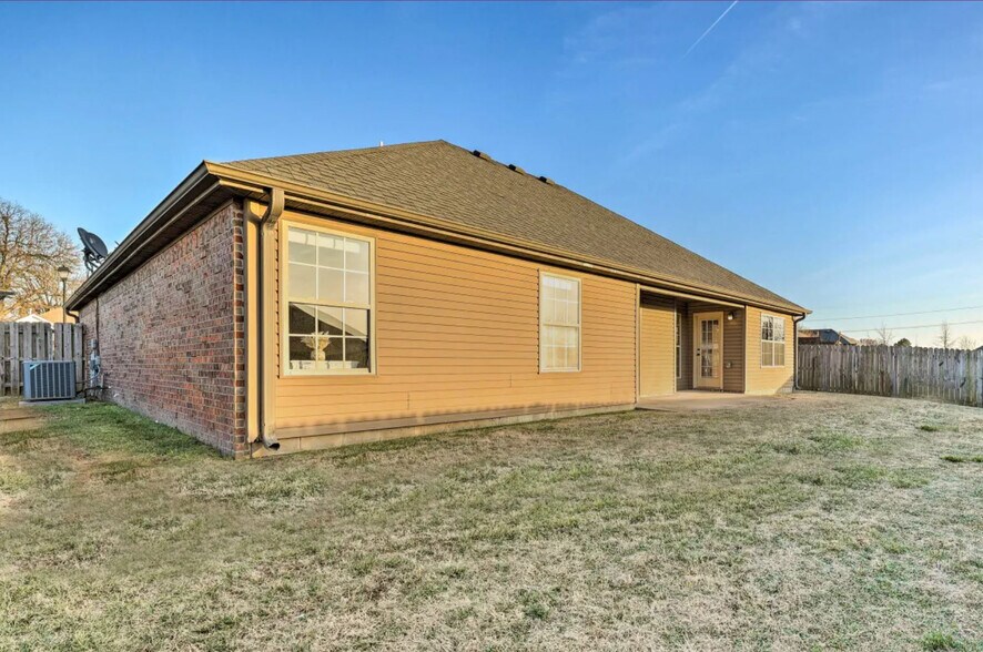 Building Photo - 450 Remson Ln