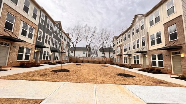 Primary Photo - 3011 Citizens Ln