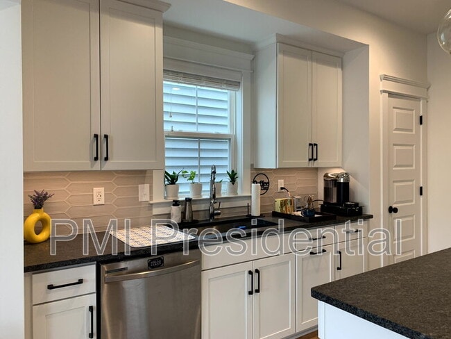 Building Photo - 1318 N 34th St