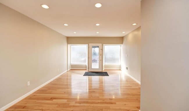 Building Photo - 746 Beech St