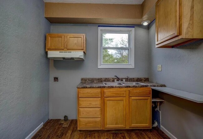 Building Photo - 330 W Withrow St