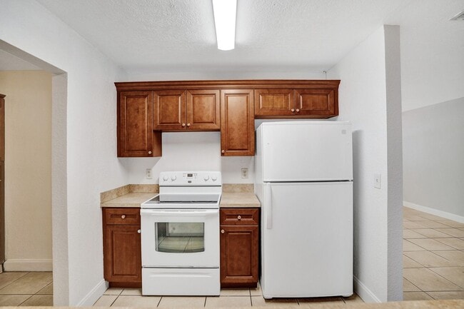 Building Photo - Spacious and beautiful home with a fenced backyard!