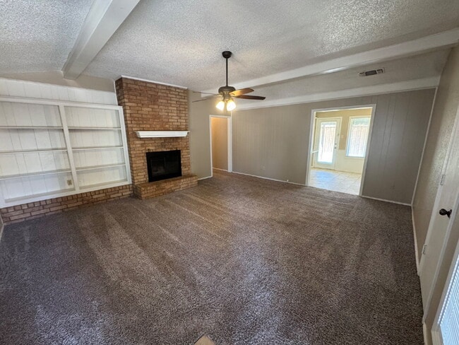 Building Photo - Duplex West Of Milwaukee & Minutes From Shadow Hills Golf Course!