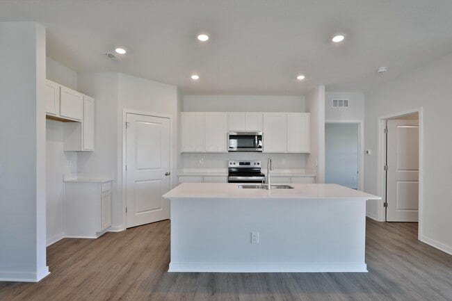 Building Photo - 738 Maria Dr