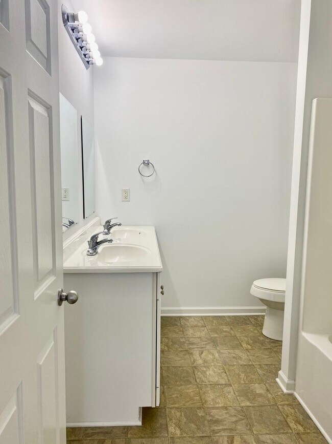 Building Photo - 110 Marbella Cir