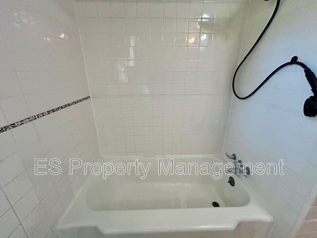 Building Photo - 5106 Radnor Rd