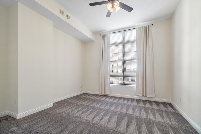 Building Photo - 701 S Olive Ave