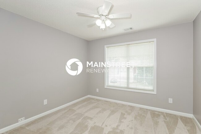Building Photo - 1352 Vine Cir