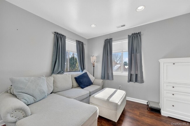 Building Photo - 72 Old Farm Ln