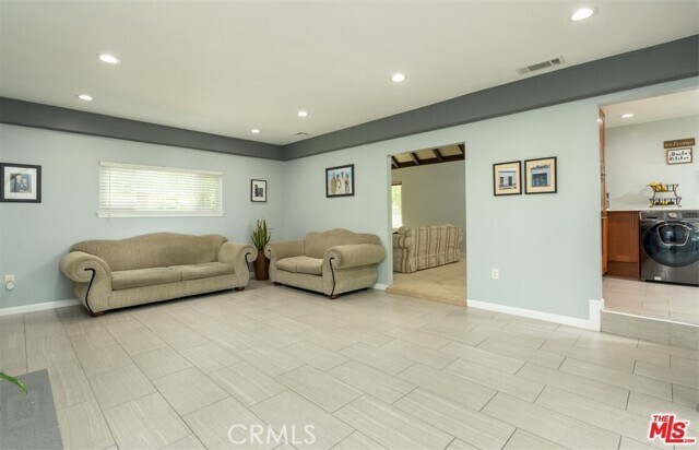 Building Photo - 8471 Vine Valley Dr