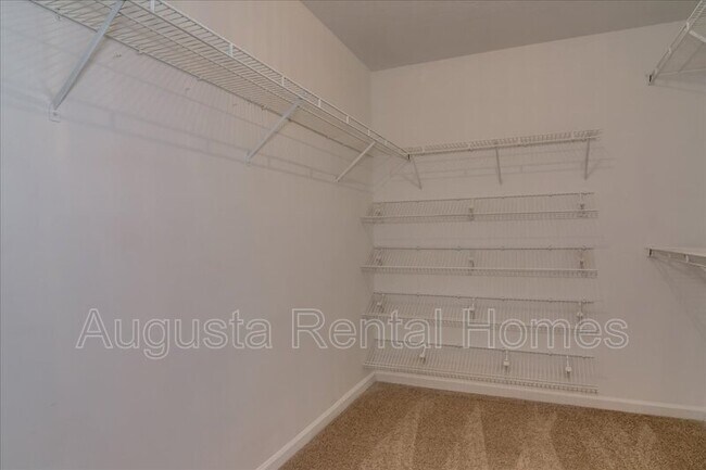 Building Photo - 207 Taylor Cir