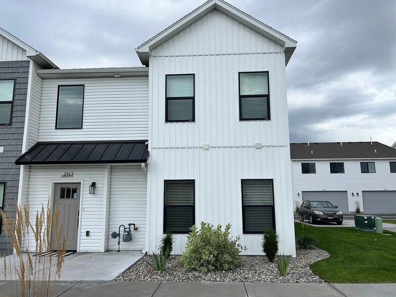 Primary Photo - 2913 Sunburst Dr