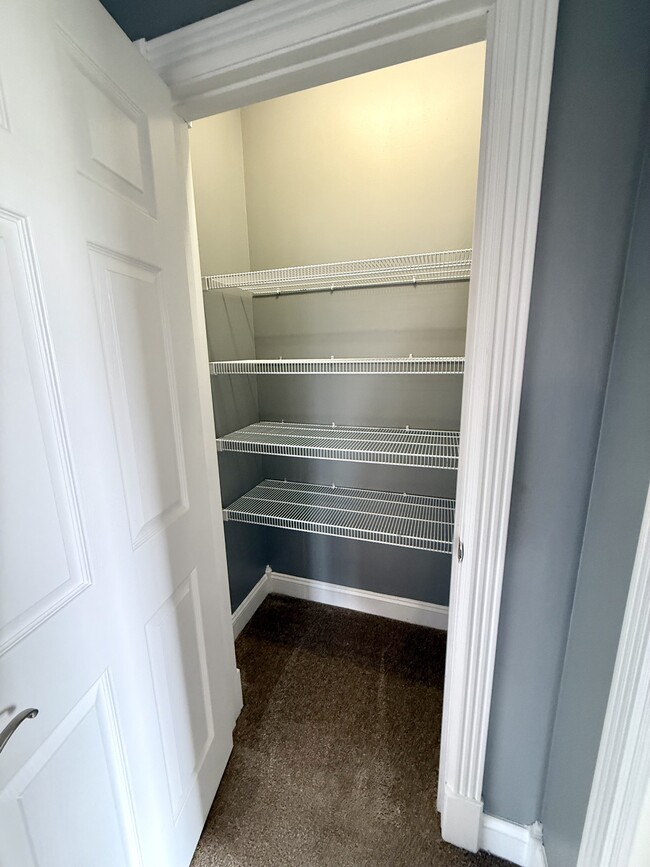 Building Photo - 98 Melrose Dr