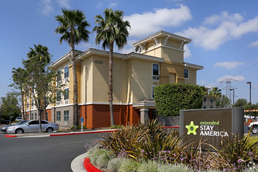 Furnished Studio Los Angeles Chino Valley 4325 Corporate Center