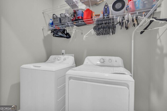 Building Photo - 1954 Sanford Dr