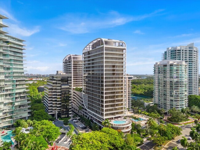 Building Photo - 2655 S Bayshore Dr