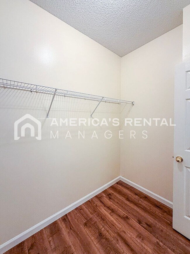 Building Photo - 1713 Savannah Park Ln