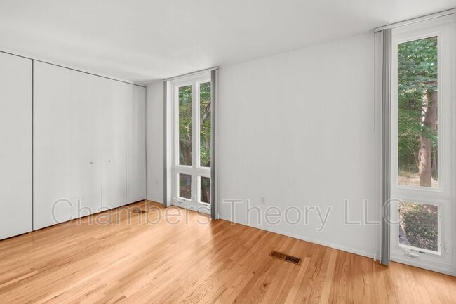 Building Photo - 11593 Maple Ridge Rd