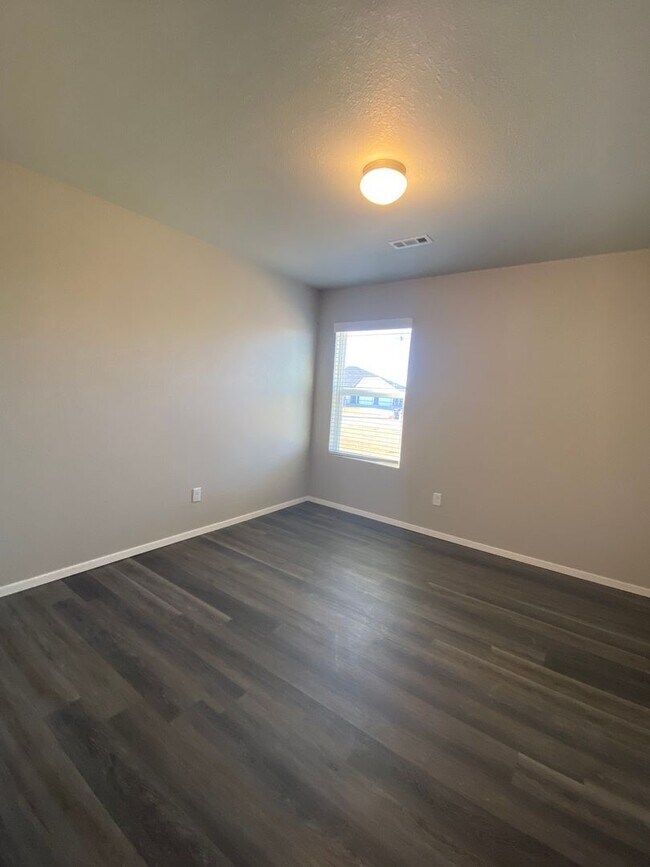 Building Photo - 503 W Loren Dr