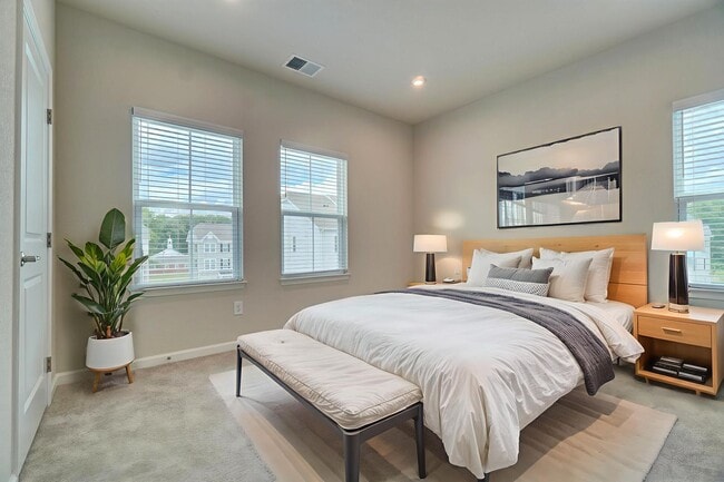 Building Photo - 2 bedroom townhome in Portsmouth