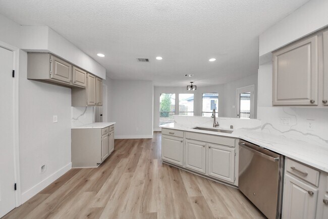 Building Photo - 1114 N Nottingham