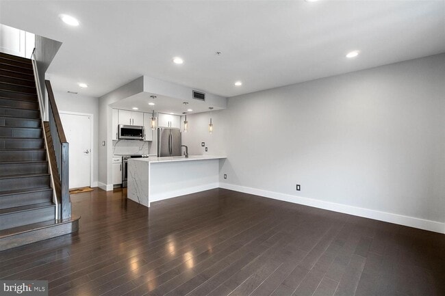 Primary Photo - 1000 Fell St