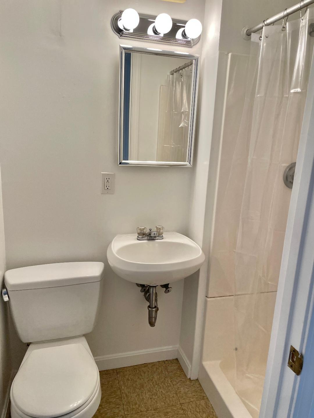 Building Photo - 1079 Beacon St