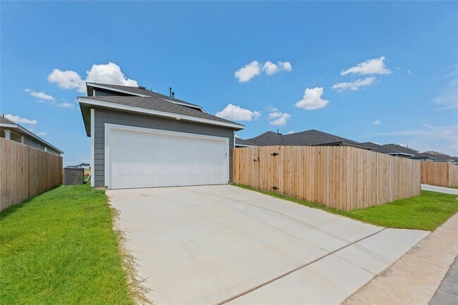 Building Photo - 512 Clearlake Dr
