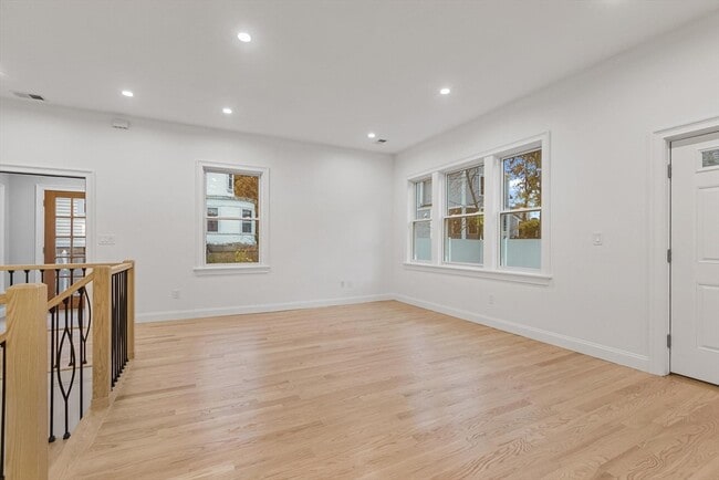 Building Photo - 14 Newell Rd