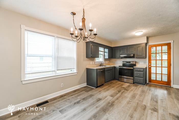 Building Photo - 606 Six Lakes Dr