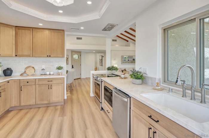 Building Photo - 12880 Circulo Dardo