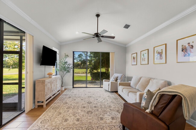 Building Photo - 1509 SW Mockingbird Cir