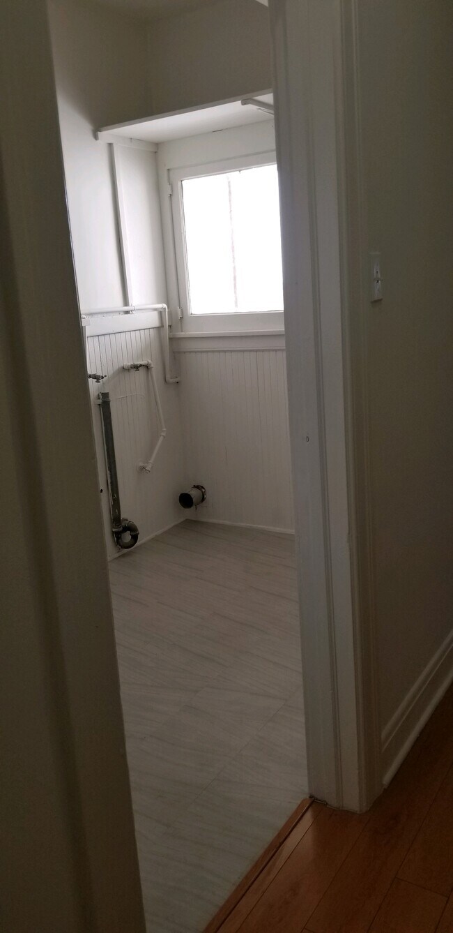 Laundry room hookup - 1955 N Vermont Ave